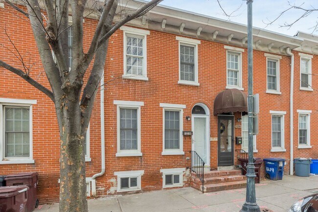 Building Photo - Pet Friendly 2 BR townhouse