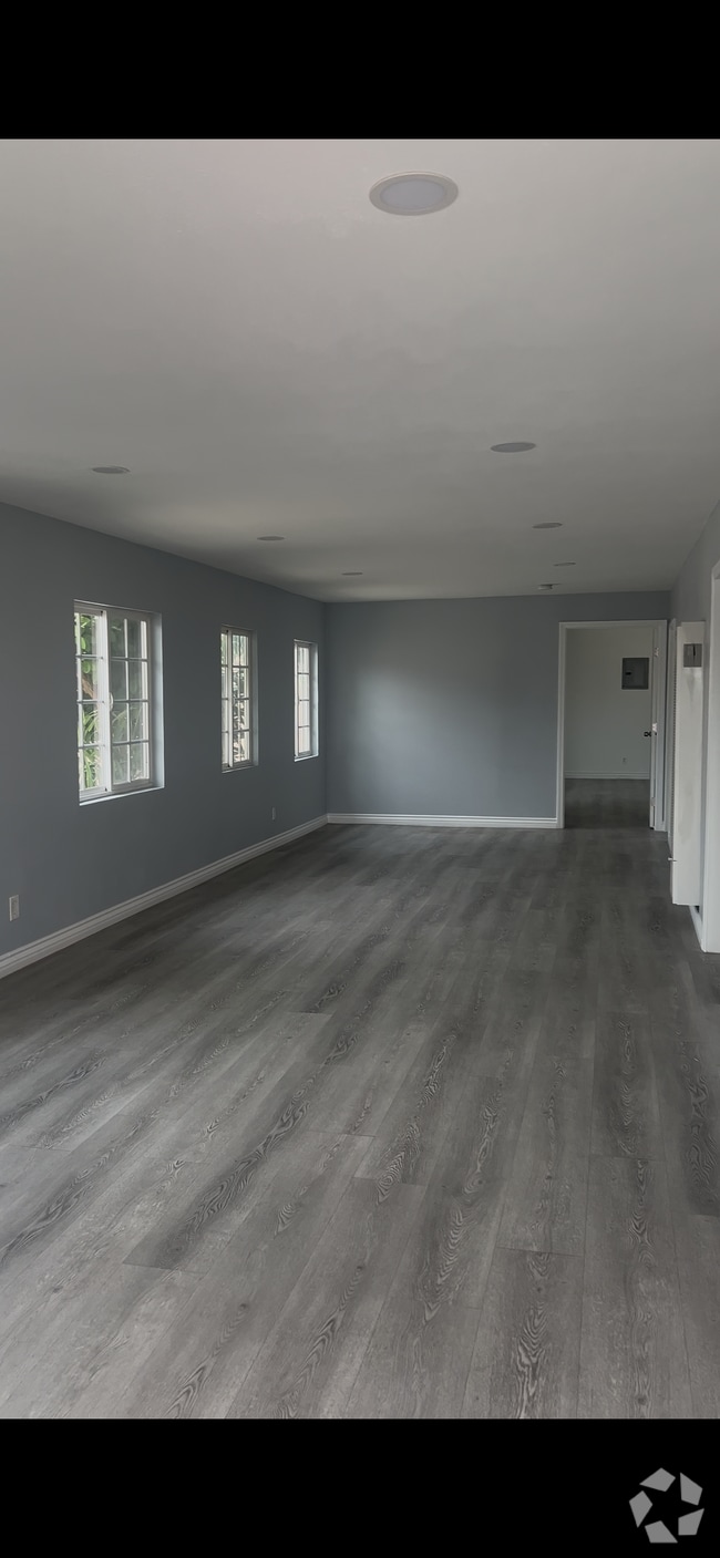 Building Photo - 8136 Walnut Dr
