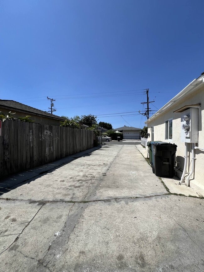 Foto del edificio - 15408 Freeman Ave