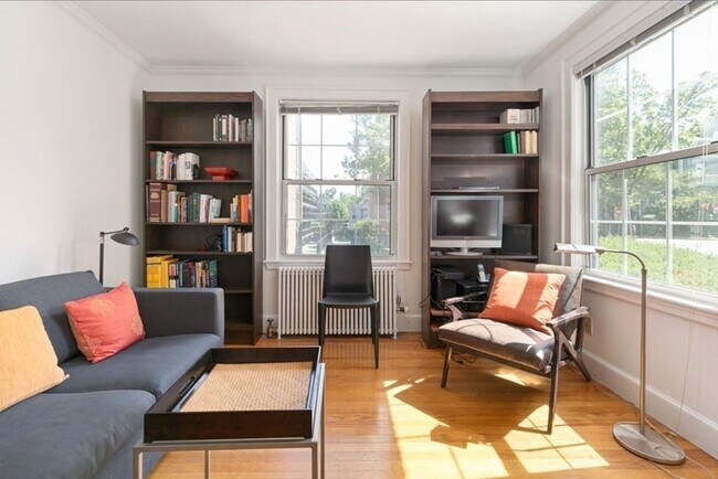 Foto del edificio - 348 Harvard St