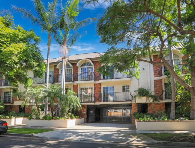 GARAJE CERRADO - 908 S Shenandoah St