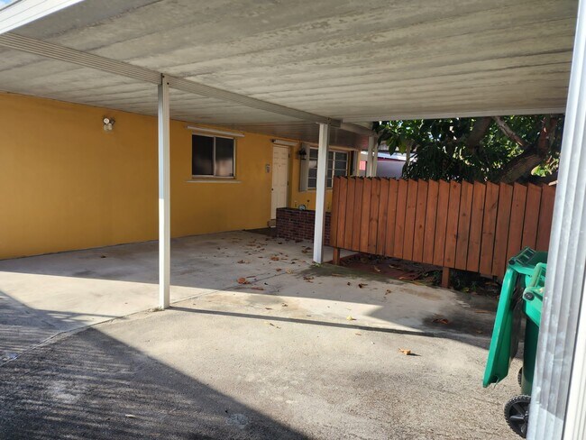 Foto del edificio - 43 NW 45th Ave