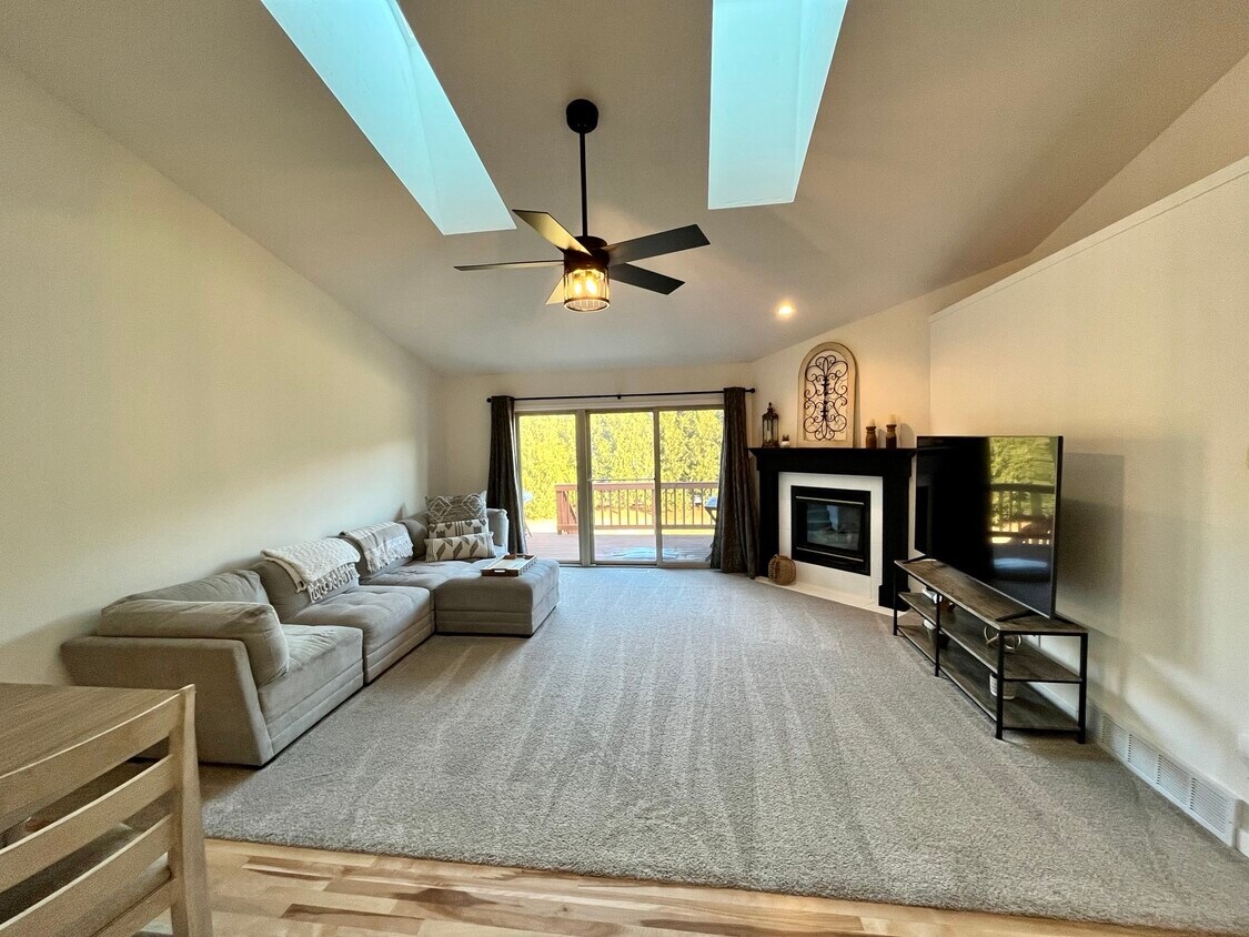 825 Rundquist Way, Kimberly, WI 54136 Townhome Rentals in Kimberly WI