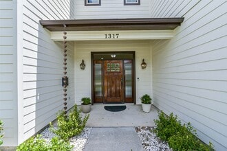 Building Photo - 1317 Chantilly Ln