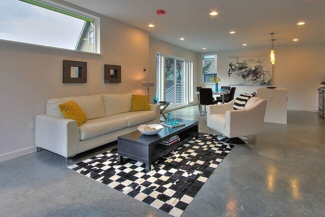 Building Photo - Stunning Modern Home in Eastlake