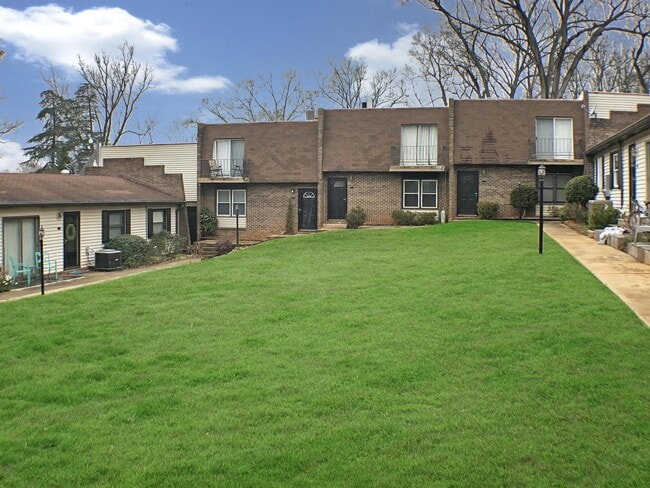 Building Photo - 10 Poinsett Ave