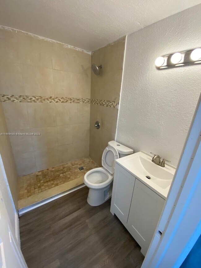 Foto del edificio - 2374 NW 56th St