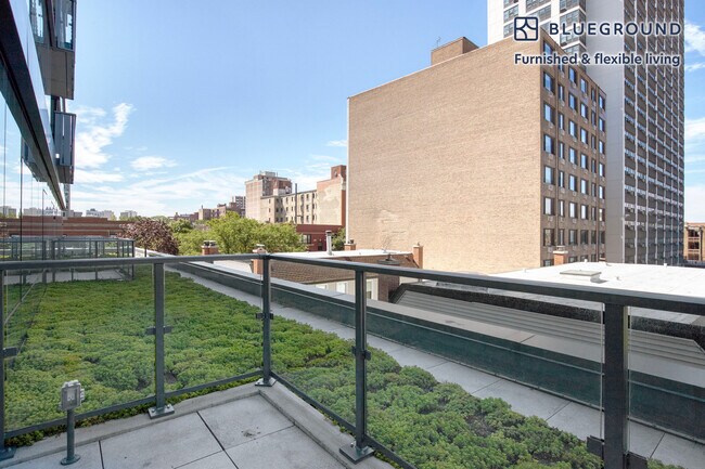 Foto del edificio - 450 W Belmont Ave