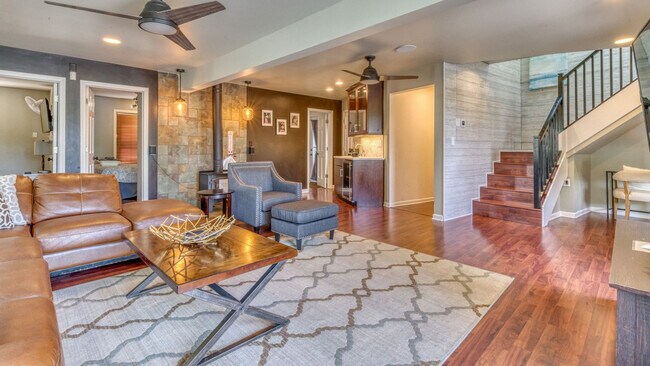 Foto del edificio - 1228 N County Line Rd