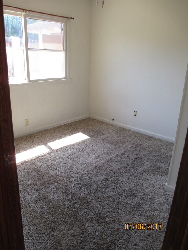 Building Photo - 484 E. Battles #B