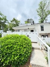 Building Photo - 2680 Greentree Dr SE