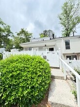 Building Photo - 2680 Greentree Dr SE