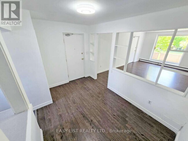 Photo du bâtiment - 8650 Wyandotte St E
