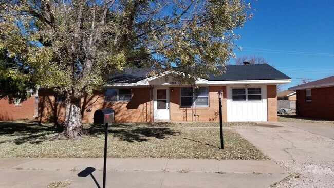 Foto del edificio - HOME IN CLOVIS CONVIENT TO PLAINS REGIONAL...