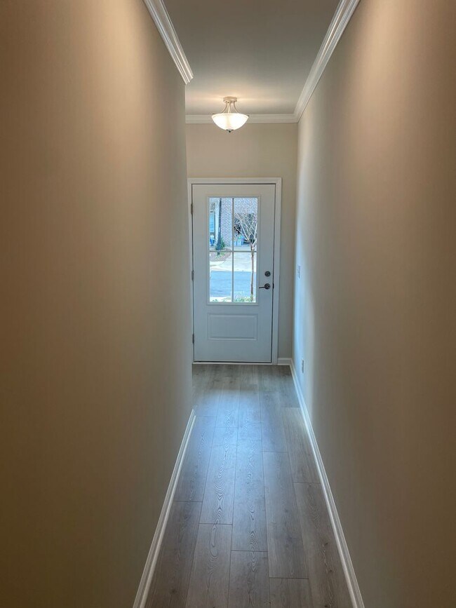 Building Photo - Wonderful 3 Bed 3.5 bath Townhome in Duluth!