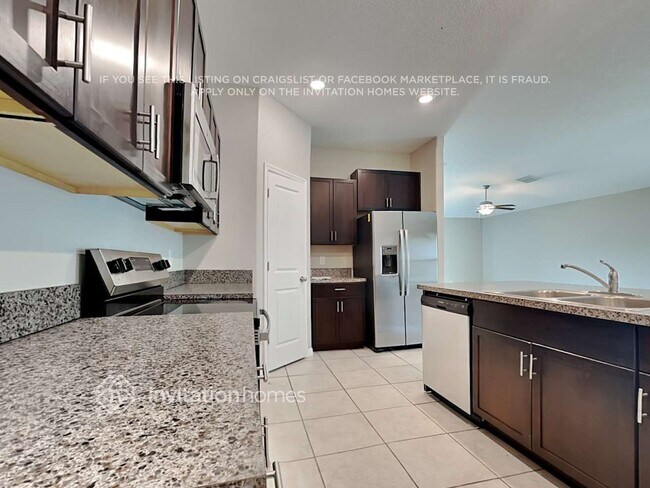 Foto del edificio - 1561 Blue Rose Dr