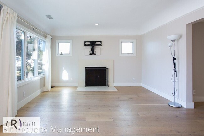 Foto del edificio - 3 br, 3 bath House - 2038 Thayer Ave