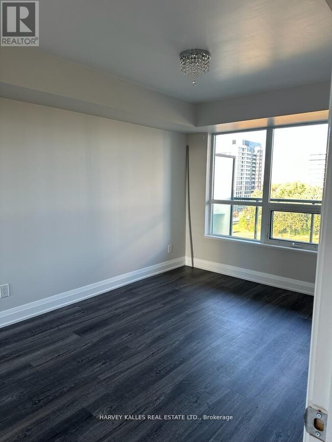 Photo du bâtiment - 20-720 N Park Rd