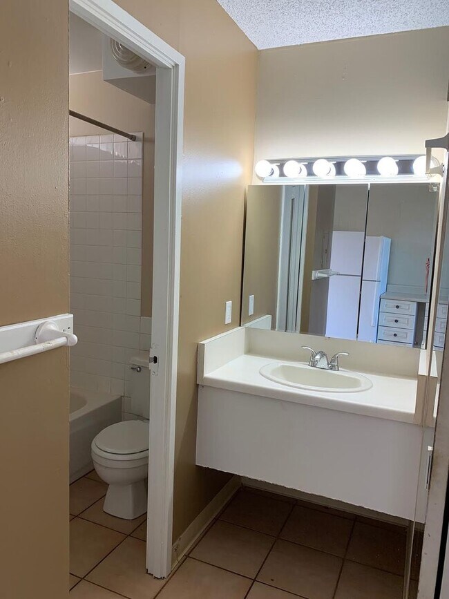 Building Photo - Studio condo available at Honokowai East 1...