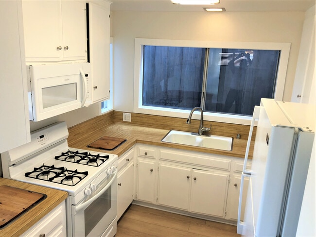 Kitchen - 6315 Vista Del Mar