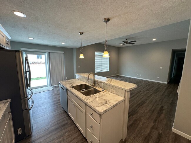 Building Photo - $2500 - Beautiful 3 bed 2 bath home in Sou...