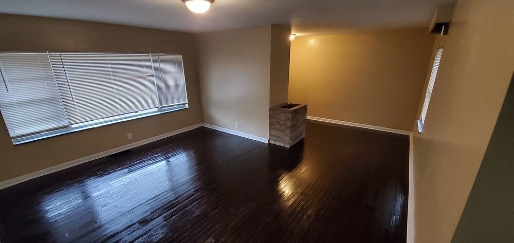 Building Photo - Warren Township