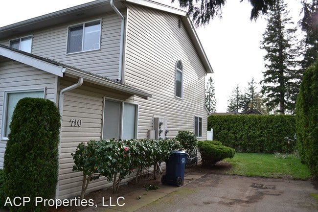 Building Photo - 710 Drayton St