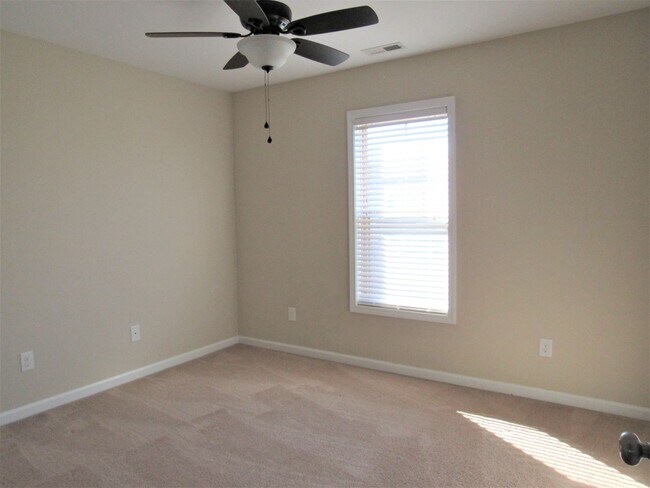 Building Photo - 731 Radiant