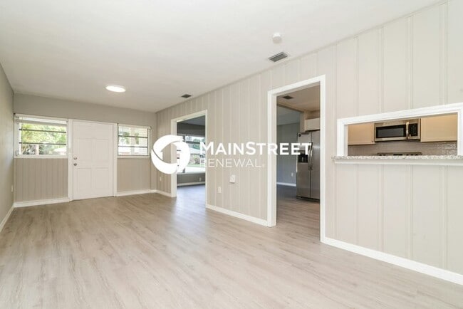 Photo - 3 Bedroom Pet-Friendly Home in Bradenton, FL with Main Street Renewal