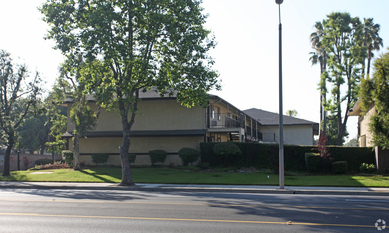 Primary Photo - Sunset Oaks Apartments