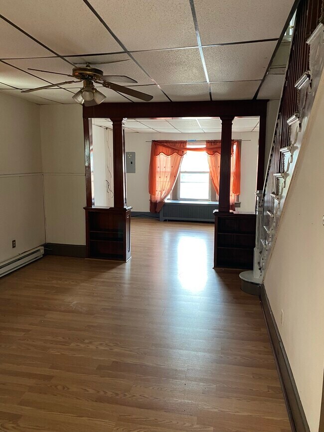 Foto del edificio - 625 Laurel Blvd