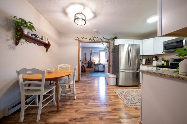 Building Photo - 1637 Christie Pl