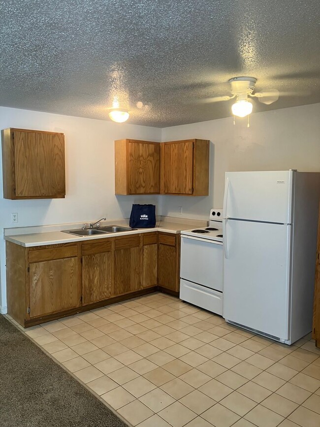 Building Photo - 2 Bedroom, Single-story Townhomes for rent...