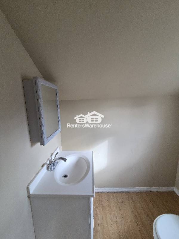 Building Photo - 8711 Alva Ave