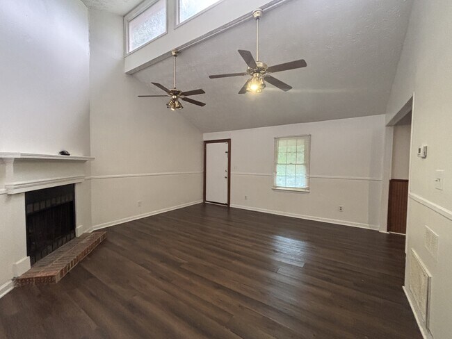 Foto del edificio - 151 Loblolly Dr