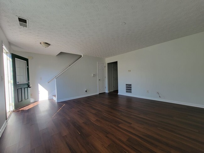 Building Photo - Experience modern living in this stunning two-story townhome! Awesome School District