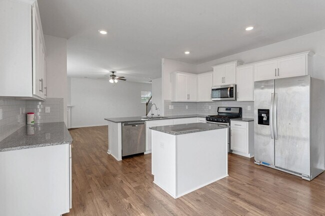 Foto del edificio - Stunning 4BR House in Charlotte
