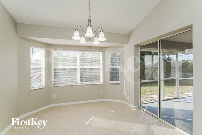 Foto del edificio - 8352 Bahamas Rd