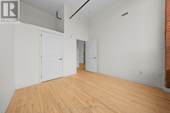 Building Photo - 150 Mill St