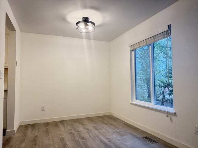 Building Photo - 12117 NE Bel Red Rd