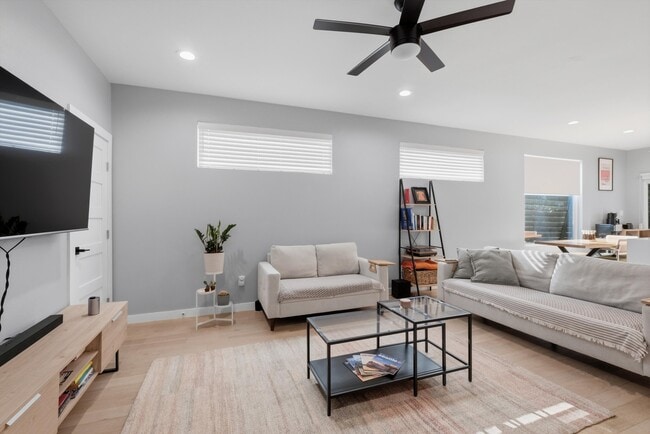 Foto del edificio - 2107 Schley Ave