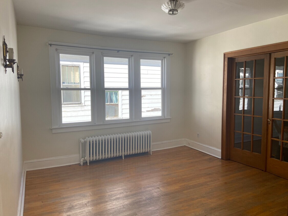 Primary Photo - 120 Kent St