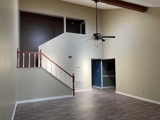 Building Photo - 104 Williamsburg Ave