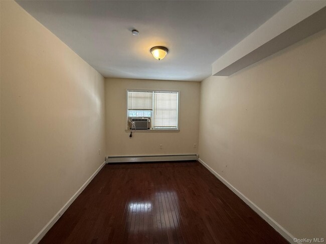 Foto del edificio - 42-20 196th St