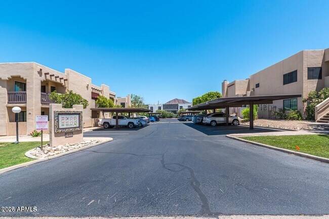 Foto del edificio - 5402 E Windsor Ave