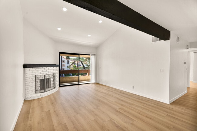 Foto del edificio - 15155 Sherman Way