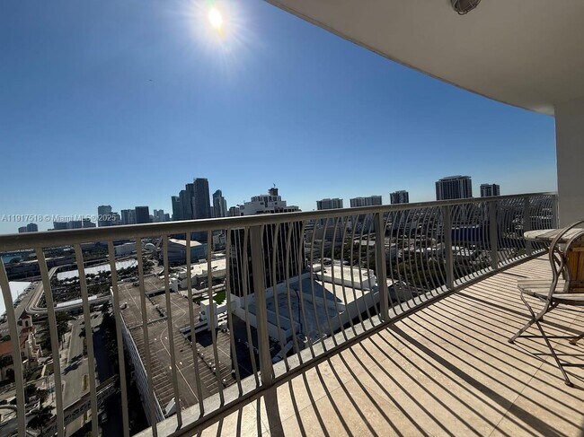 Foto del edificio - 1750 N Bayshore Dr