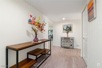 Building Photo - 425 Wildwood Ln