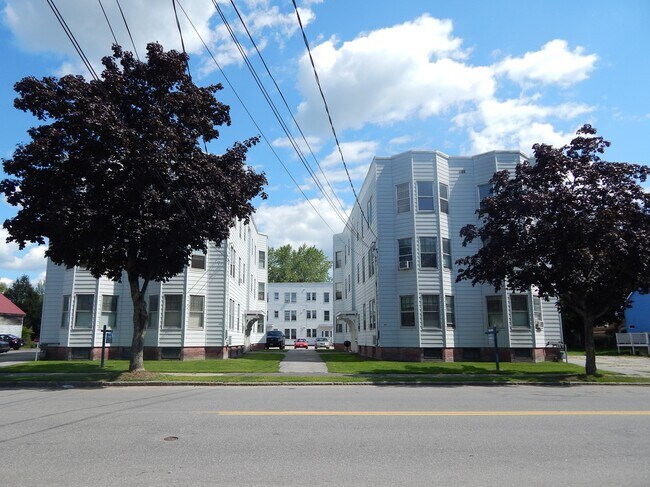 Building Photo - 171 College St