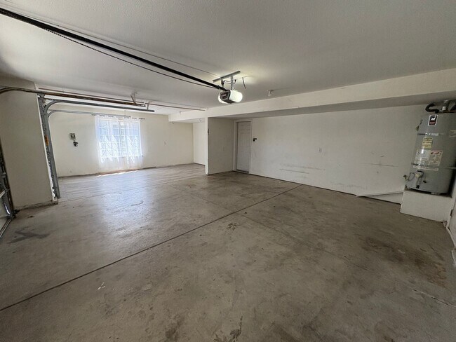 Foto del edificio - Beautiful 4 Bedroom coming soon!
